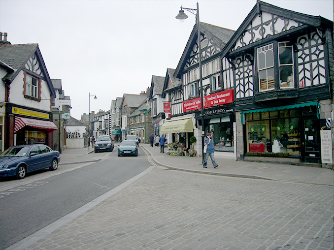 Cobbled road surface on Windermere High Street.