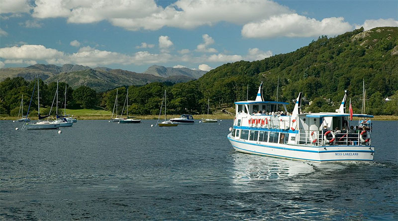 Cruise boat on Windermere lake