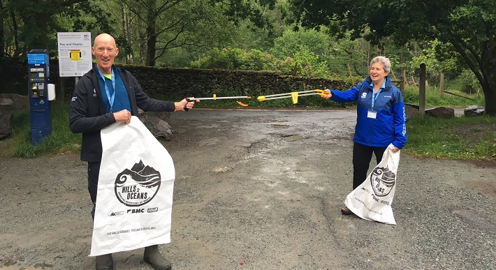 LDNPA volunteers litter picking.