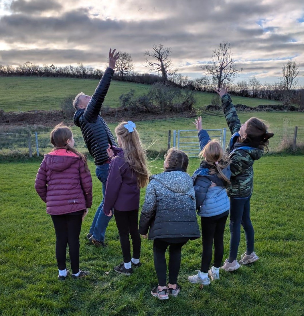 Jim shows children how to measure wind speed and temperature